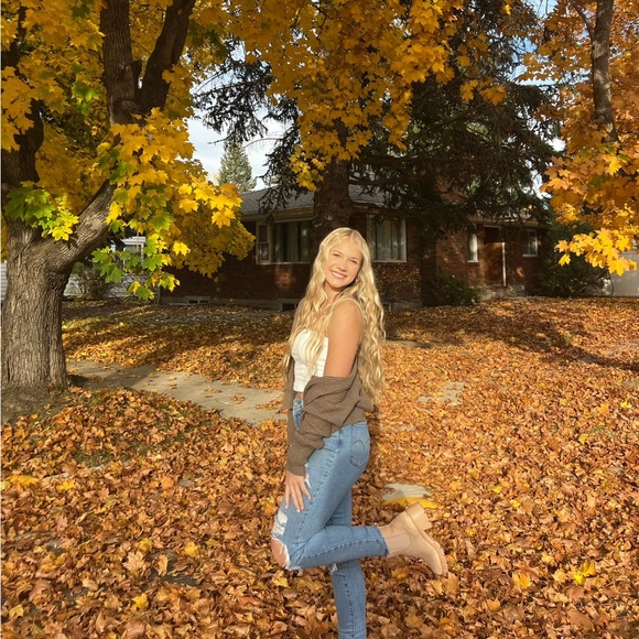 Meet your Posher, Kylia - Picture 1 of 1